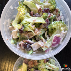 Salade brocoli à la crème (bacon, canneberge, oignons rouges, etc.) - sans gluten