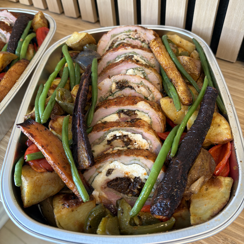 Filet de porc farcis (fromage de chèvre, pruneaux, bacon) avec patates rôties et légumes grillés