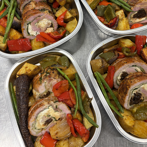 Filet de porc farcis (fromage de chèvre, pruneaux, bacon) avec patates rôties et légumes grillés