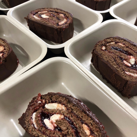 BÛCHE DE NOËL (23 déc)(chocolat, framboises, crème de beurre, menthe poivrée et ganache maison) Format individuel ou large